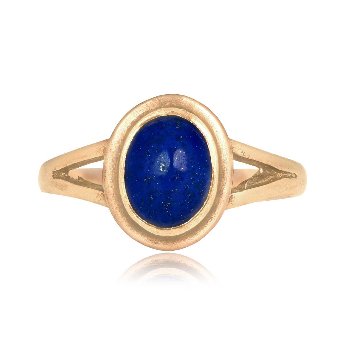 Stacked from 35 images. Method=C (S=1) Victorian era oval lapis stone yellow gold Knowlton Ring 16210 TV