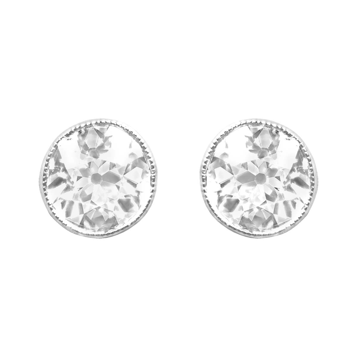 Stacked from 11 images. Method=C (S=1) 1.50 carat old European cut diamond stud Soleo Earrings 16411 TV