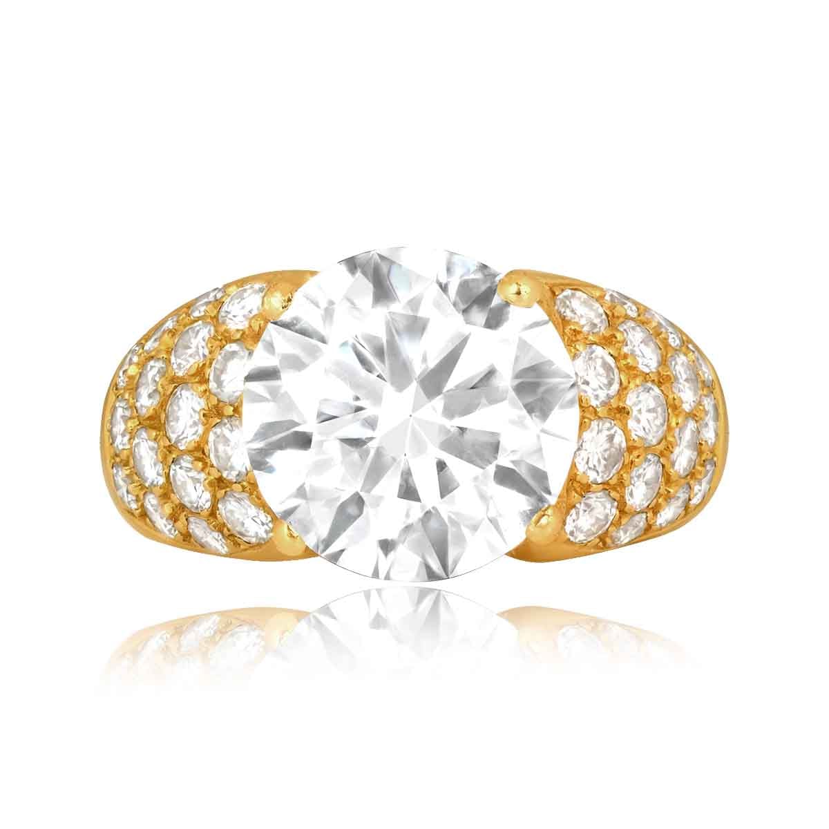 Stacked from 36 images. Method=C (S=1) 6.03 carat center diamond yellow gold Elnora Ring 6CTR1 TV