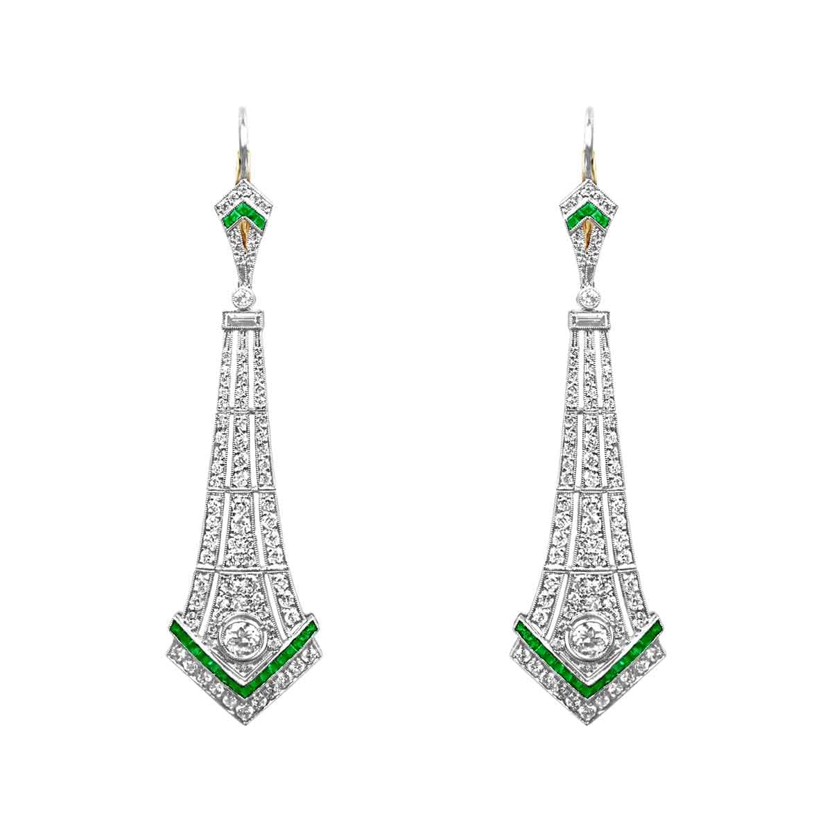 Stacked from 5 images. Method=C (S=1) diamond and emerald platinum on gold Wingfield Earrings OCT2358 TV
