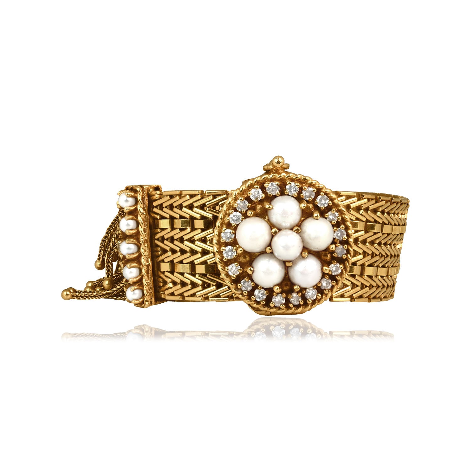 Stacked from 18 images. Method=C (S=1) vintage 14k yellow gold pearl and diamond Churdan Bracelet 16531 TV